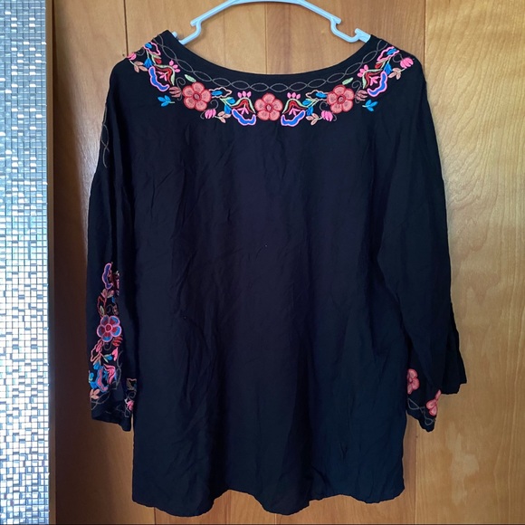 💫 Black 3/4 Bell Sleeve Neon Embroidery Blouse - Picture 6 of 6